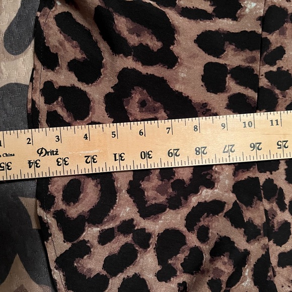NWOT faux wrap v-neck leopard print dress - Picture 7 of 8